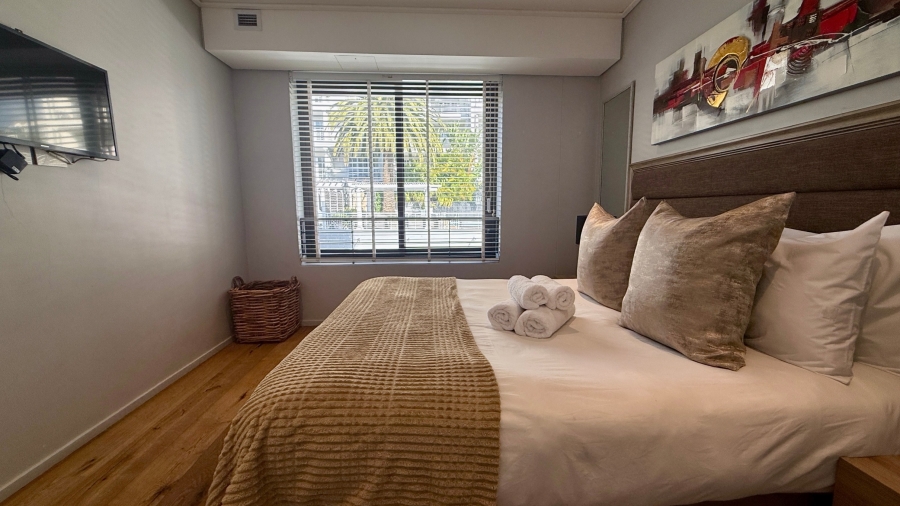 To Let 1 Bedroom Property for Rent in Green Point Western Cape